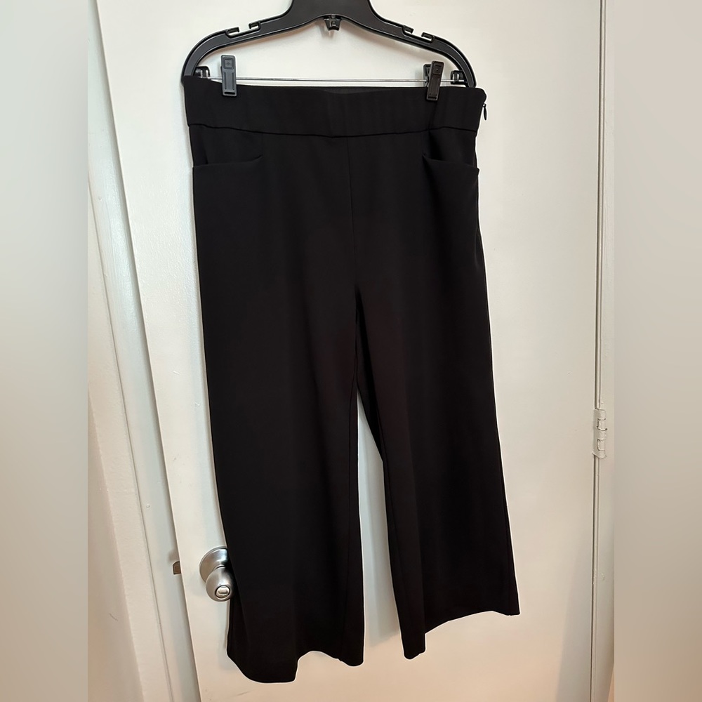 Torrid black stretch crepe cropped wide leg dress pants